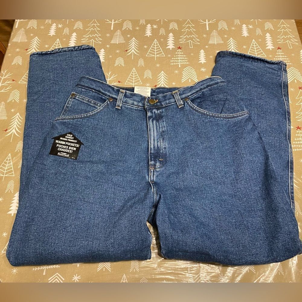 NWT Wrangler Relaxed Fit Womens Insulated Jeans, size 30Wx30L. (J64) - Picture 2 of 11